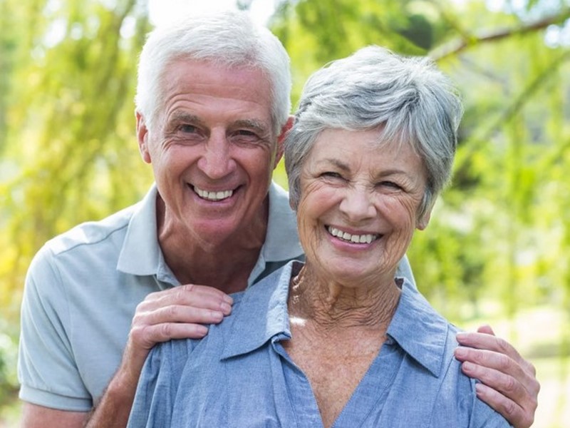 umetni zobje naravnega videza