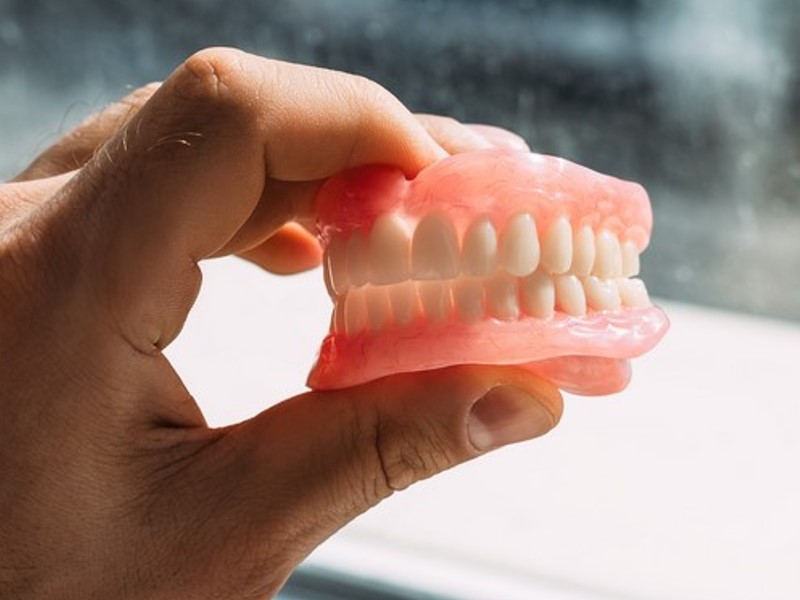 umetni zobje za protezo